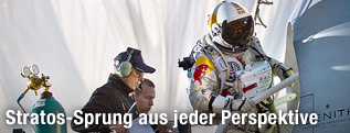 Baumgartner vor der Red Bull Stratos-Kapsel