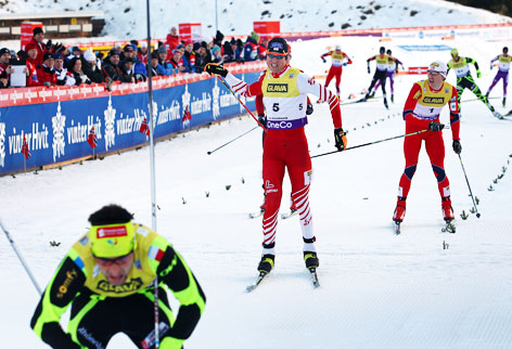 Bernhard Gruber passiert Ziellinie in Lillehammer