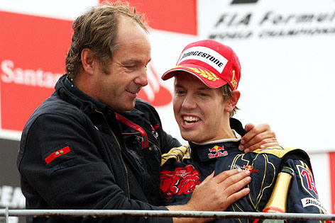 Sebastian Vettel jubelt mit Gerhard Berger nach seinem ersten GP-Sieg in Monza 2008