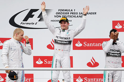 Nico Rosberg (Mercedes) Valtteri Bottas (Williams) und Lewis Hamilton (Mercedes) auf dem Podest